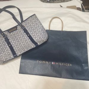 Tommy Hilfiger Zip-Top Purse Double Straps W/Shopping Bag